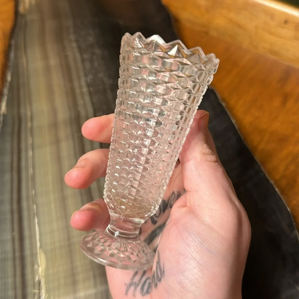 Vintage 1960s Indiana Glass Co Diamond Point Footed Crystal Bud Vase 4 1/4”
